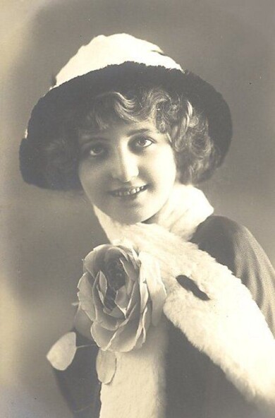 victorian-fashion-1914whitescarf