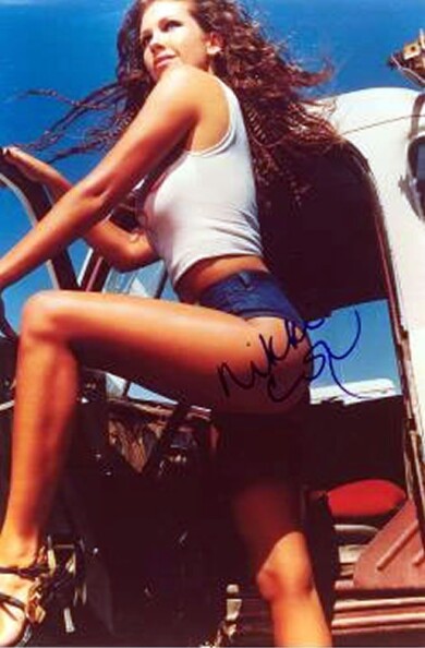 Nikki-Cox-Autograph