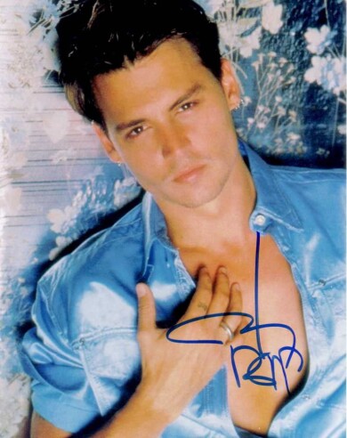 JOHNNY-DEPP-V2-Autograph
