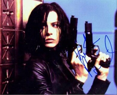 KATE-BECKINSALE-V5-Autograph