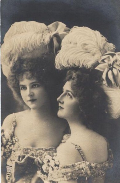 victorian-fashion-lady-mirrowedeffect