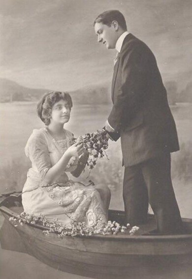 victorian-fashion-1910couple-boat2