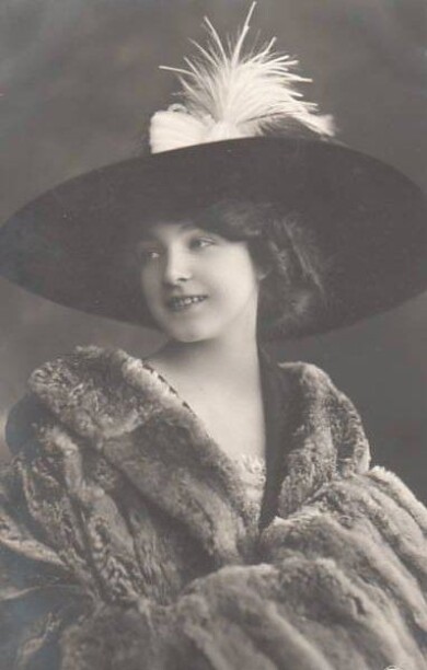victorian-fashion-1910cuddlywarm