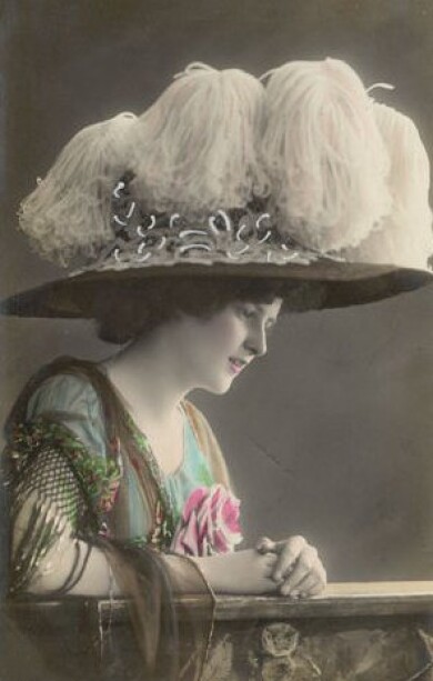 victorian-fashion-1910whitefeatherhat