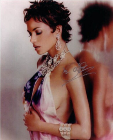 HALLE-BERRY-V4-Autograph