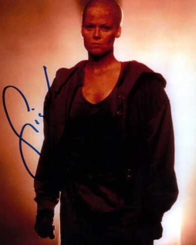 SIGOURNEY-WEAVER-V4-Autograph