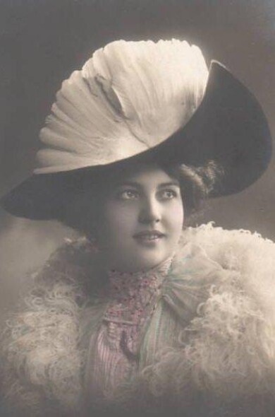 victorian-fashion-1909alluring-lady