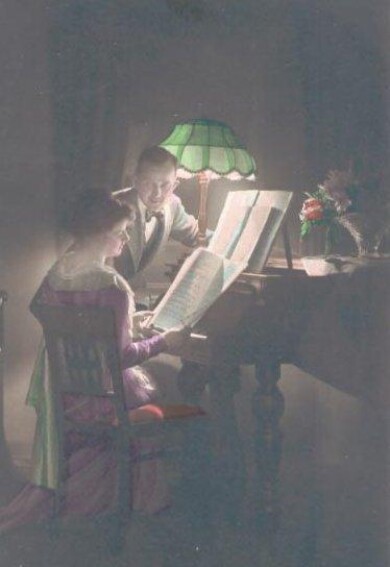 victorian-fashion-piano-couple