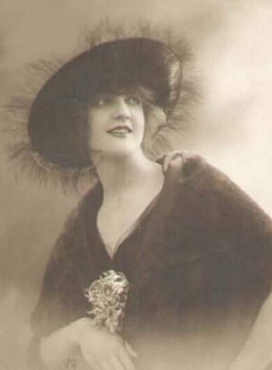 victorian-fashion-1913lady-fur