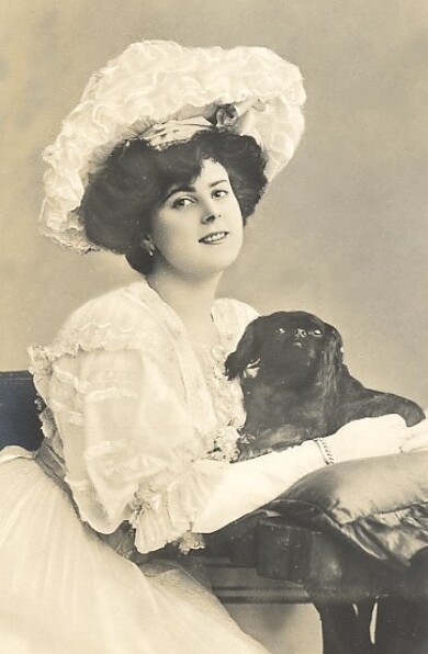 victorian-fashion-1905hold-dog