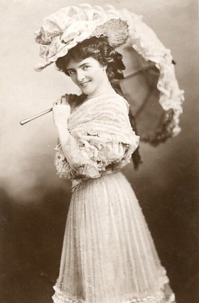 victorian-fashion-1905ruffleparasol