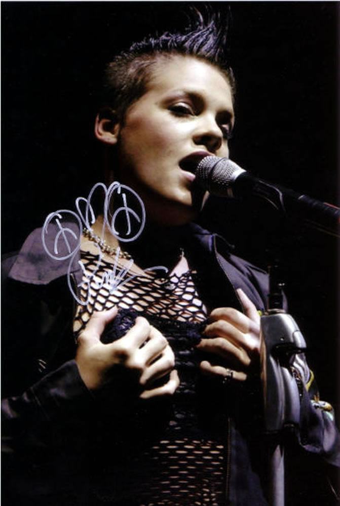 PINK-V6-Autograph