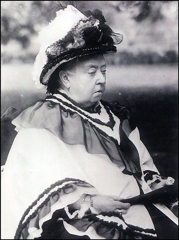 QUEEN-VICTORIA-PHOTOGRAPH-UNSIGNED-Autograph