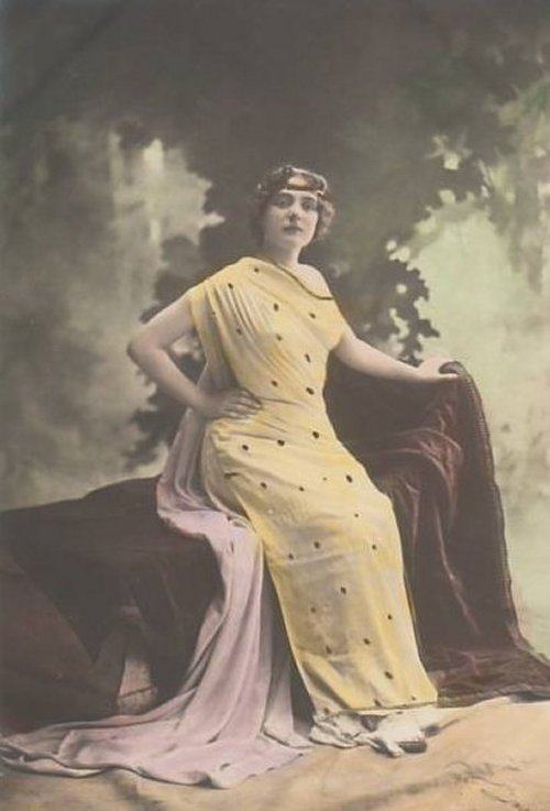 victorian-fashion-1900defiant