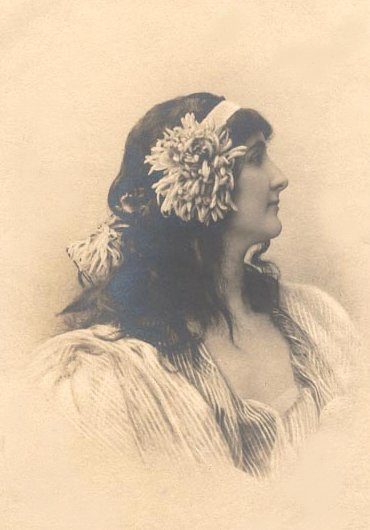 victorian-fashion-1900hairfloral