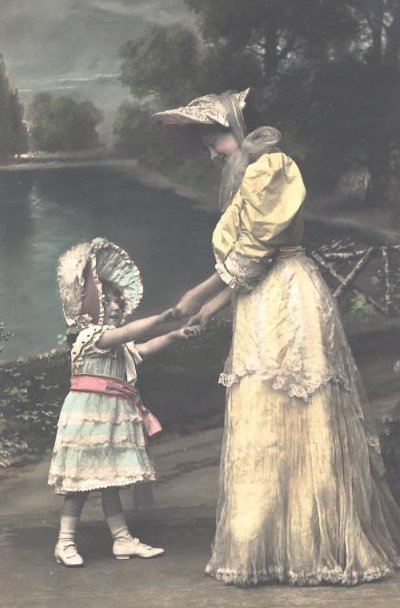 victorian-fashion-1900holdhands