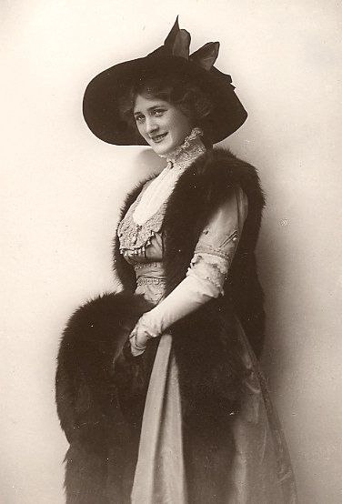 victorian-fashion-1905blackmuff