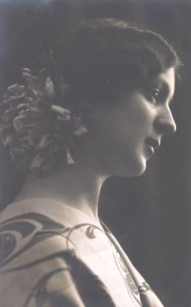 victorian-fashion-1906flower-hair