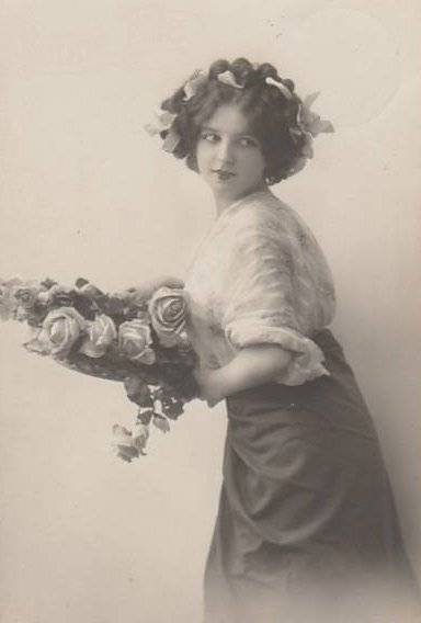 victorian-fashion-1910bigroses