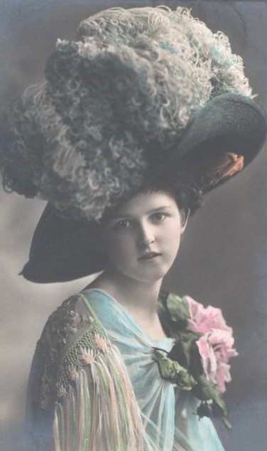 victorian-fashion-1910blackfeathers