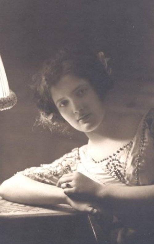 victorian-fashion-1910by-lamplight