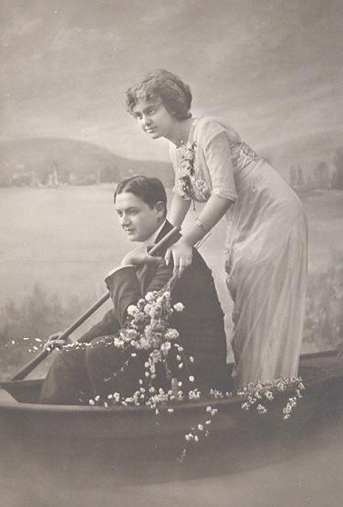 victorian-fashion-1910couple-boat4