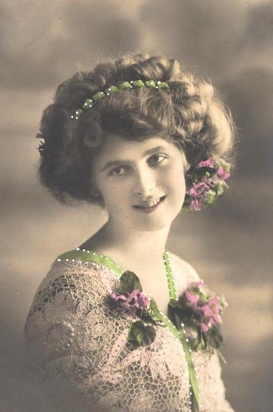 victorian-fashion-1911lacedress