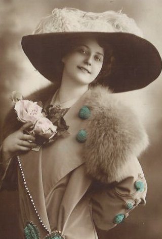 victorian-fashion-1913ladyfur-hat