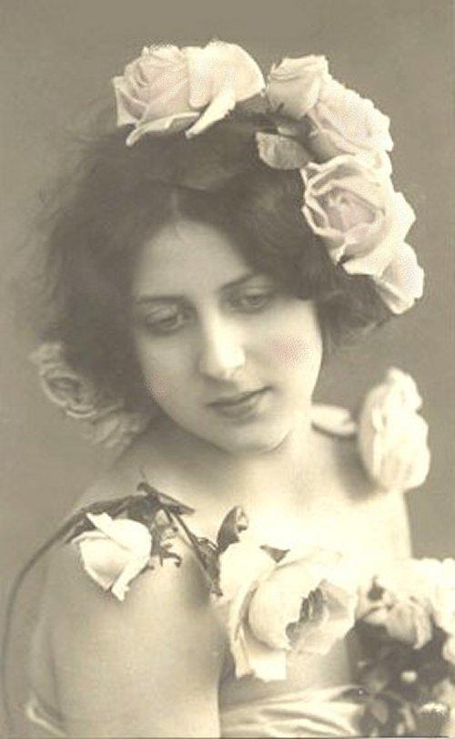 victorian-fashion-1914roses-hair