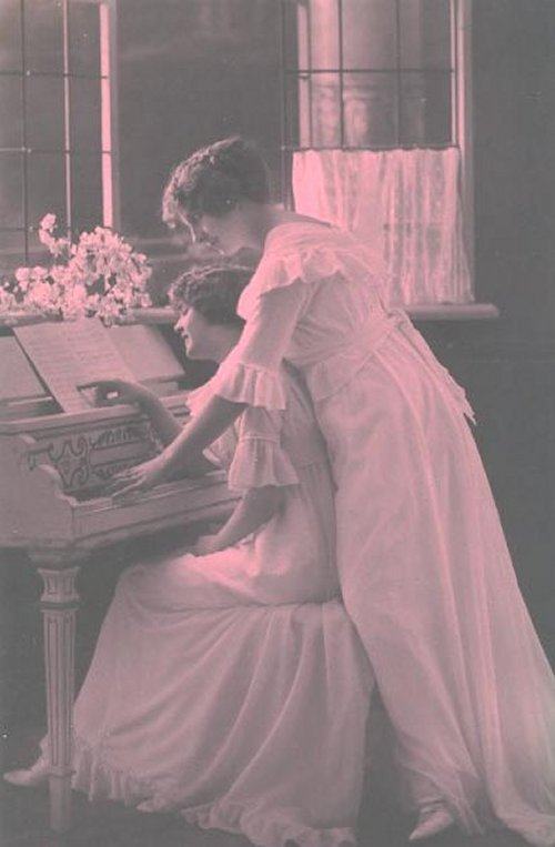 victorian-fashion-1917tintpiano