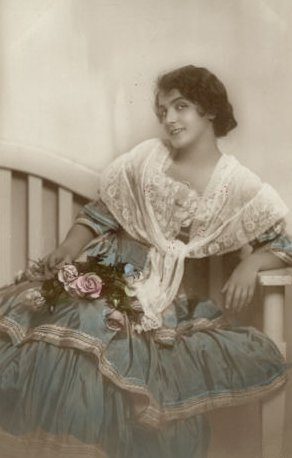 victorian-fashion-1919laceshawl
